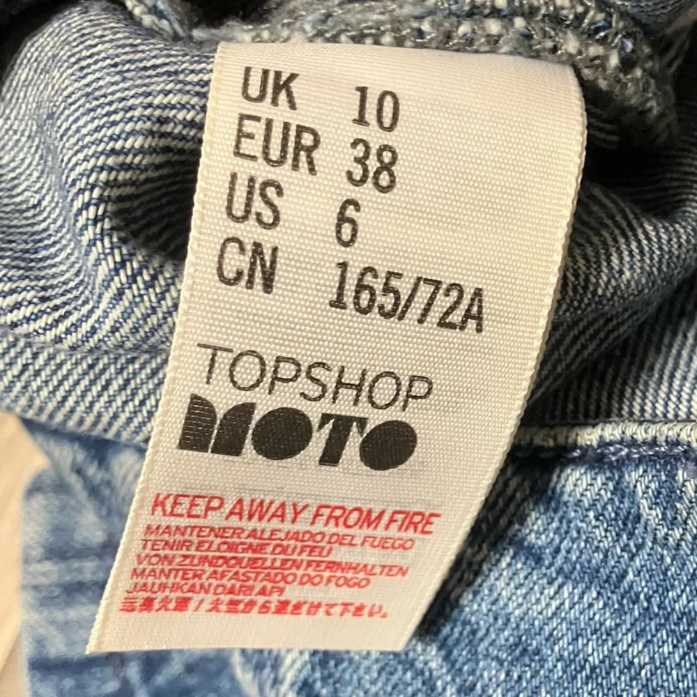TOPSHOP MOTO | Floral Embroidered Denim Distressed Jean Skirt - Picture 6 of 7